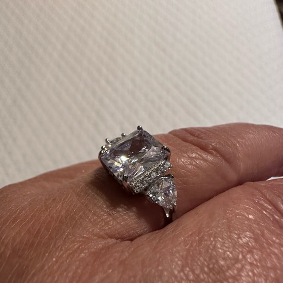 Gorgeous Bella Luce ring from JTV. BRAND NEW!!! - Picture 4 of 5